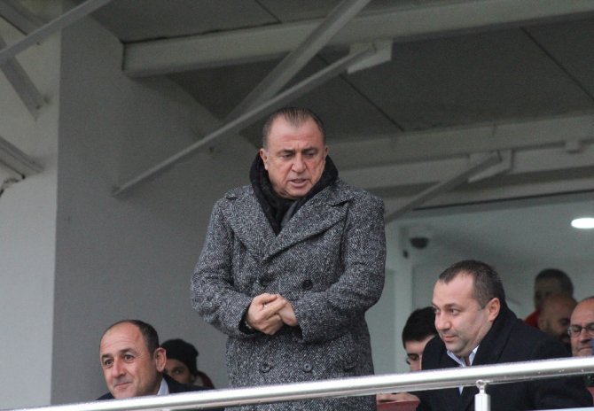 Ümraniyespor-aydınspor Maçını İzledi