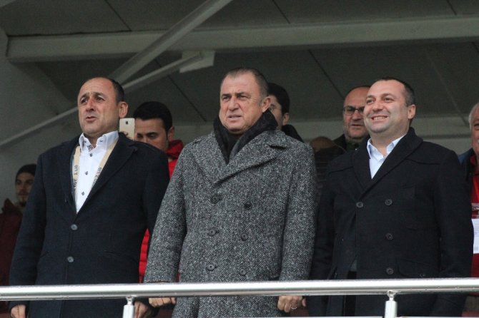 Ümraniyespor-aydınspor Maçını İzledi