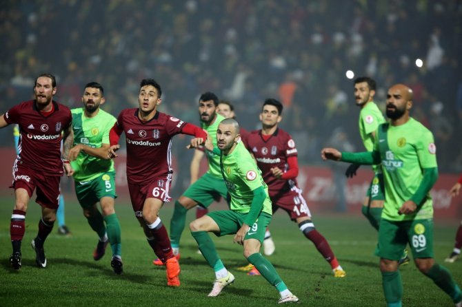 İlk Yarı Golsüz Geçildi