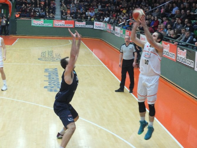 Banvit Evinde Kazandı