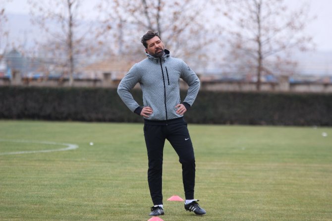 Hakan Kutlu Hakemlere Çattı