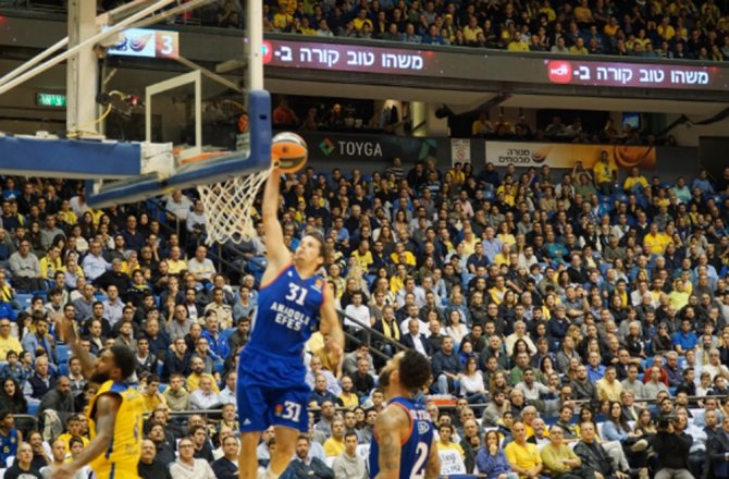 Anadolu Efes 5. Galibiyetini Aldı