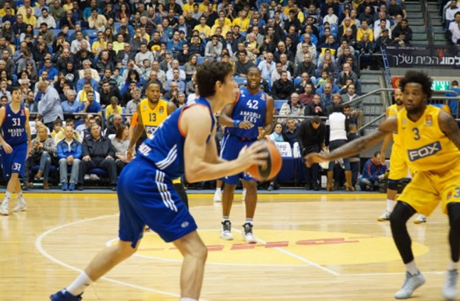Anadolu Efes 5. Galibiyetini Aldı