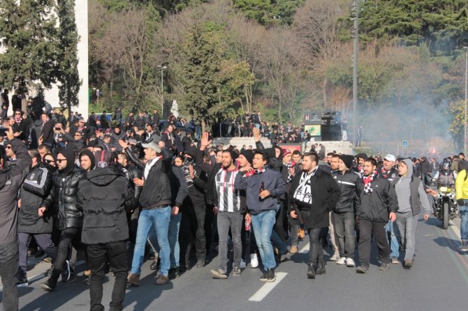 Beşiktaşlı Taraftarlar Kadıköy’e Hazır