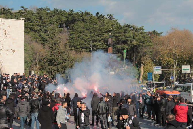 Beşiktaşlı Taraftarlar Kadıköy’e Hazır