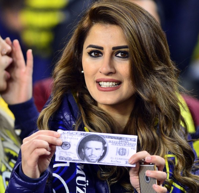 Fenerbahçe Taraftarından Gökhan Gönül’e Gönderme