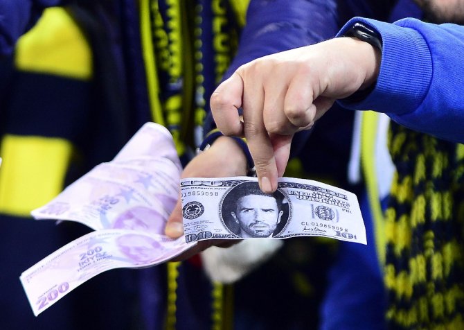 Fenerbahçe Taraftarından Gökhan Gönül’e Gönderme