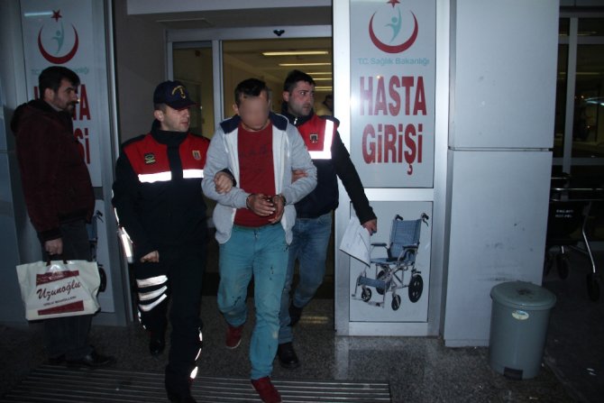 Babasının Boğazını Keserek Öldürdü