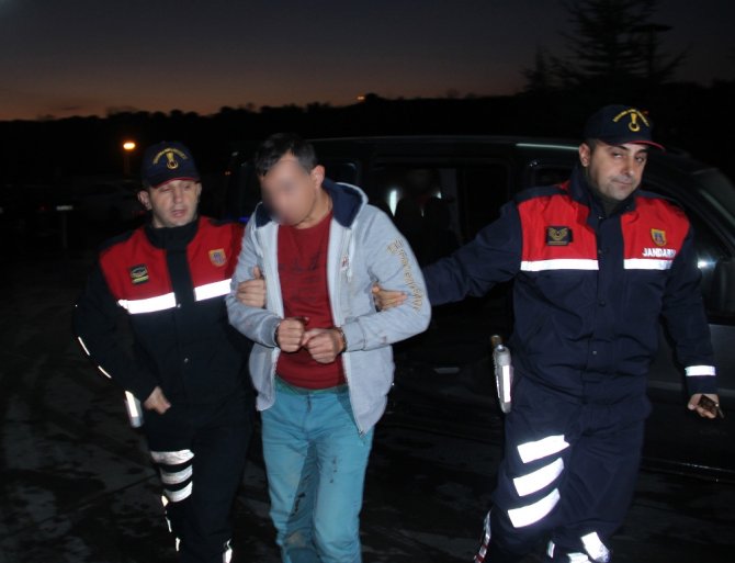 Babasının Boğazını Keserek Öldürdü