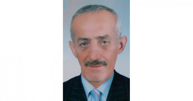 Babasının Boğazını Keserek Öldürdü