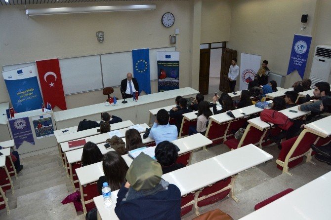 Ktü’de “İlerleme Raporu Işığında Ab Türkiye İlişkileri” Konferansı