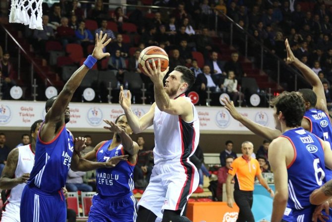 Anadolu Efes Gaziantep’ten Mutlu Dönüyor