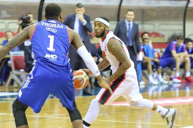 Anadolu Efes Gaziantep’ten Mutlu Dönüyor