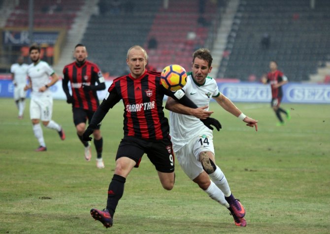 Akhisar Deplasmanda Güldü