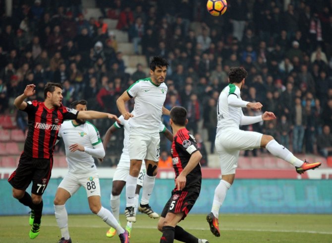 Akhisar Deplasmanda Güldü