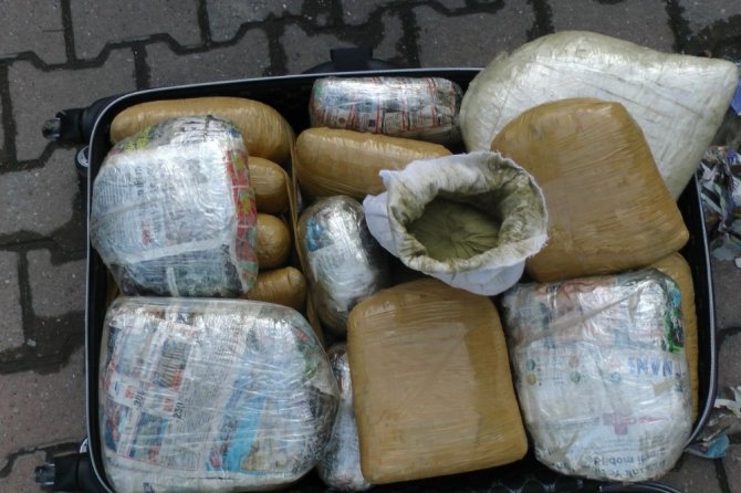 Eski Emniyet Amiri 54 Kilo Esrarla Yakalandı