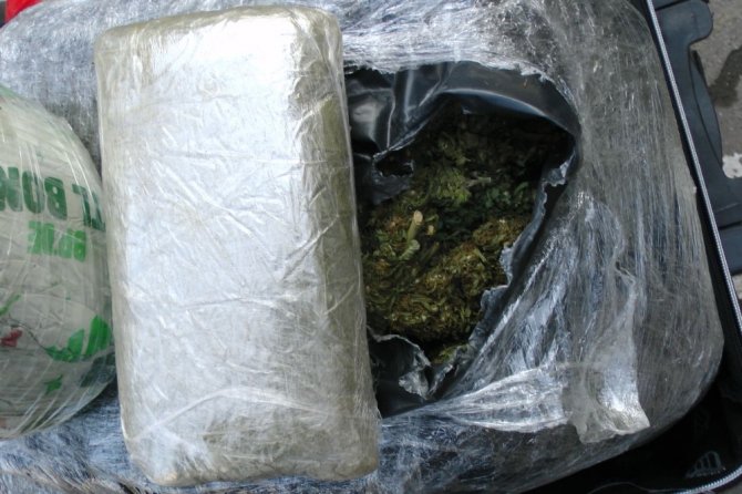 Eski Emniyet Amiri 54 Kilo Esrarla Yakalandı