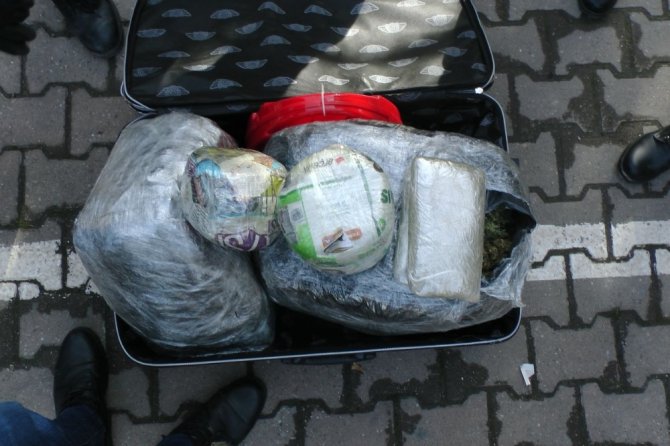 Eski Emniyet Amiri 54 Kilo Esrarla Yakalandı