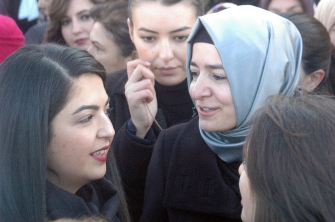 Bakan Kaya Kadınlarla Anıtkabir’e Çıktı