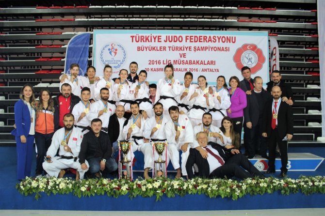 Kadınlar Ve Erkeklerde Şampiyon İstanbul Büyükşehir