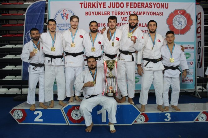 Kadınlar Ve Erkeklerde Şampiyon İstanbul Büyükşehir