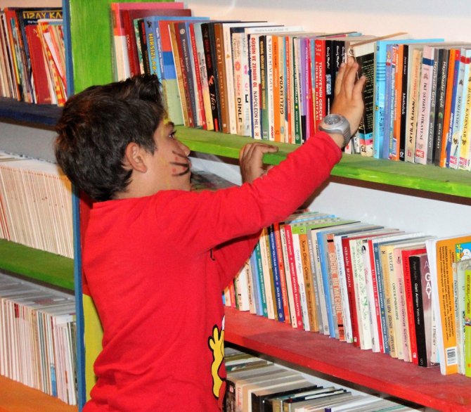 Bu Kütüphane Çocuklara Özel