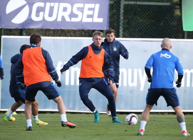 Fenerbahçe’de Feyenoord Mesaisi Başladı