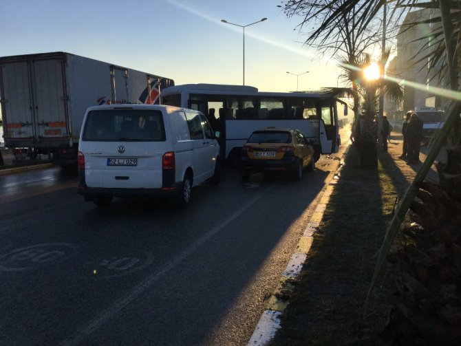 Buzlanma Zincirleme Kazaya Yol Açtı: 10 Yaralı