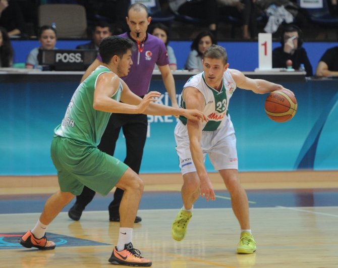 Basketbol Oyuncusu Teksas Tribününde Amigoluk Yaptı