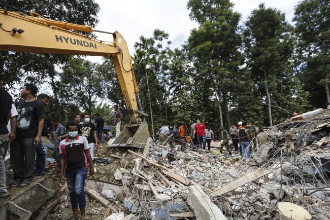 Endonezya’yı Deprem Vurdu: 52 Ölü
