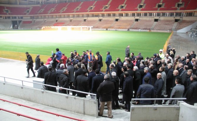 Bakan Kılıç Ve Demirören, Yeni Stadyumu İnceledi