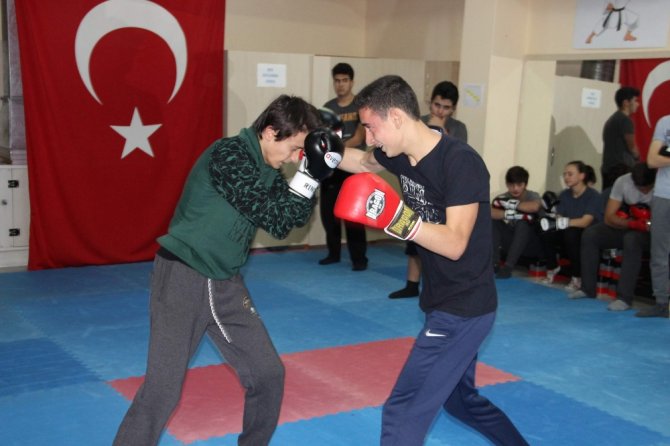 Hobi Olarak Başladı Milli Boksör Oldu