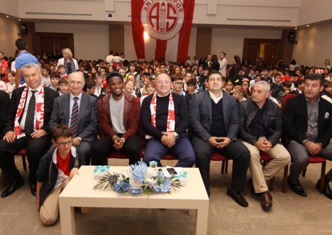 Eto’o’nun Hayali Cumhurbaşkanı Erdoğan’la Sahaya Çıkmak