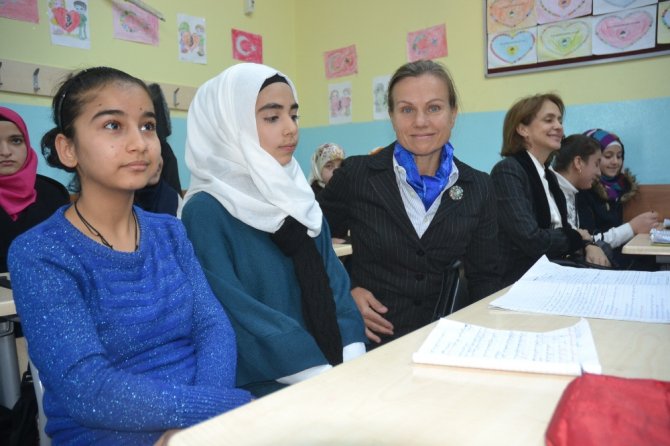 Ab Büyükelçilerinden Suriyeli Öğrencilere Ziyaret