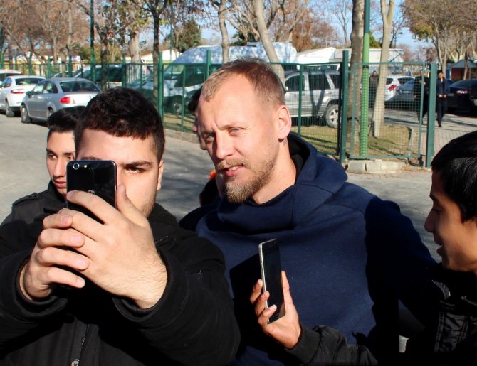 Futbolcular Çocuklar İçin Halı Sahada