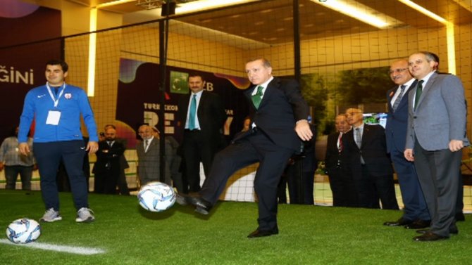 Cumhurbaşkanı Erdoğan Topun Başına Geçti