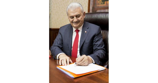Yıldırım’ın Teklifi İmzalarken Fotoğrafı Paylaşıldı