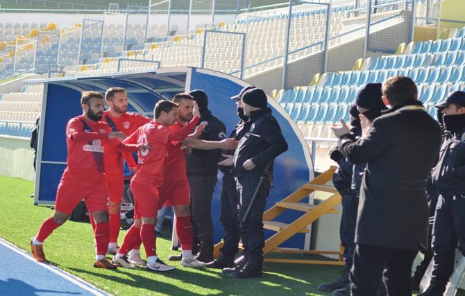 Golden Sonra Polislere Koştular