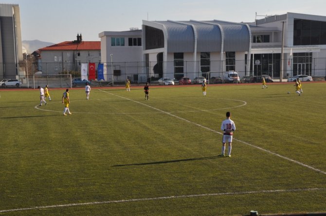 Futbolcular Hareketsiz Kaldı