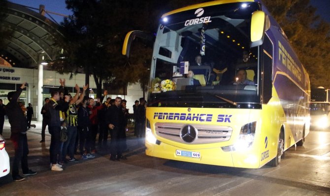 Fenerbahçe’de Van Persie Kadroya Alınmadı