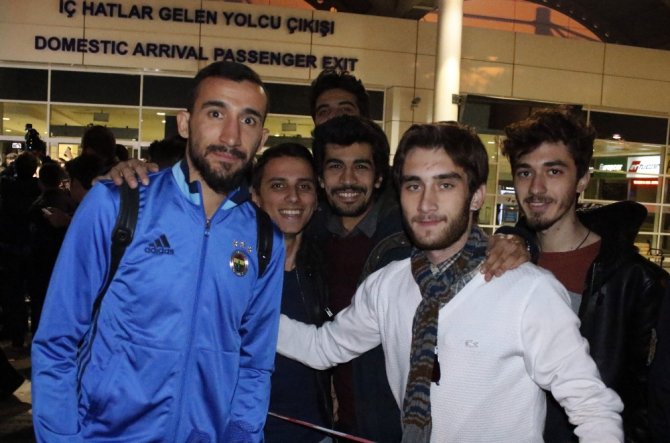 Fenerbahçe’de Van Persie Kadroya Alınmadı