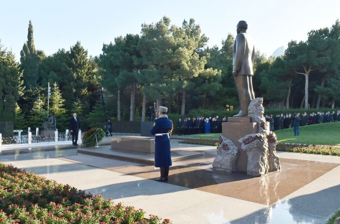 Haydar Aliyev Kabri Başında Anıldı