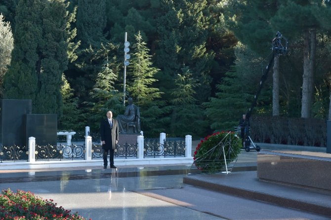 Haydar Aliyev Kabri Başında Anıldı