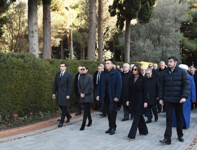 Haydar Aliyev Kabri Başında Anıldı