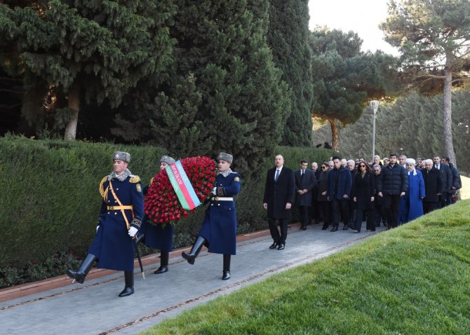 Haydar Aliyev Kabri Başında Anıldı