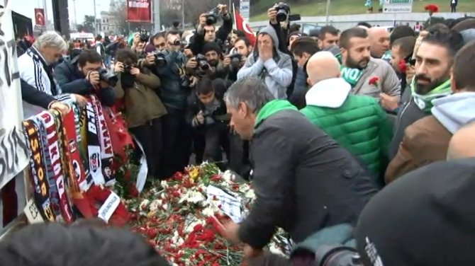 Bursasporlu Taraftarlar Saldırının Gerçekleştiği Alanda Dua Etti