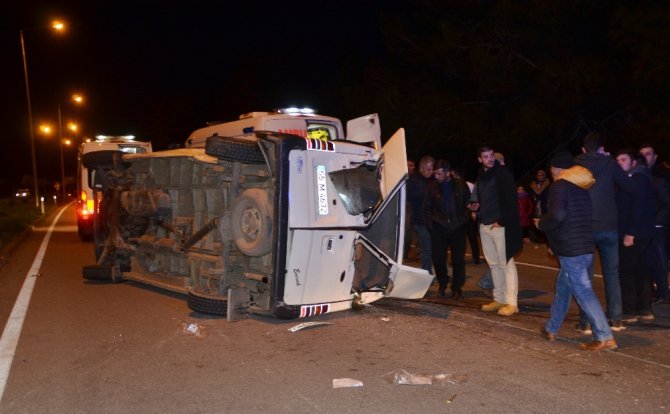 İki Minibüs Çarpıştı: 11 Yaralı