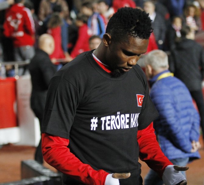 Eto’o’dan Terör Kurbanlarına Dua