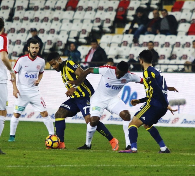 İlk Yarıdan "Gol" Sesi Çıkmadı