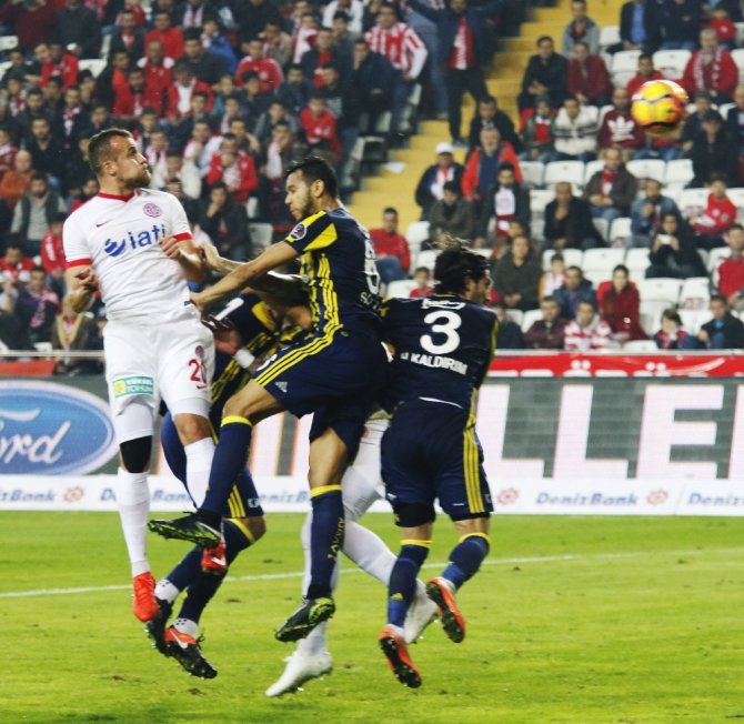 İlk Yarıdan "Gol" Sesi Çıkmadı